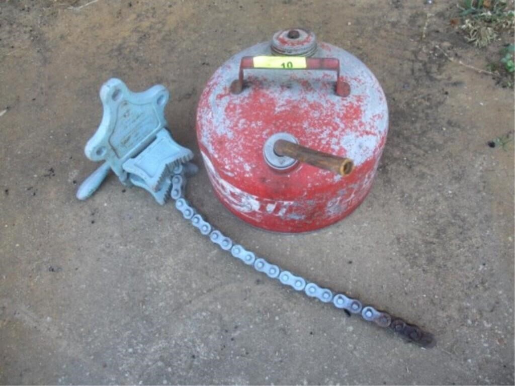Metal gas can and chain vise