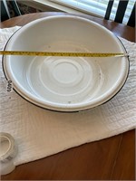 White porcelain pan