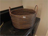 Large basket- sizes in pics