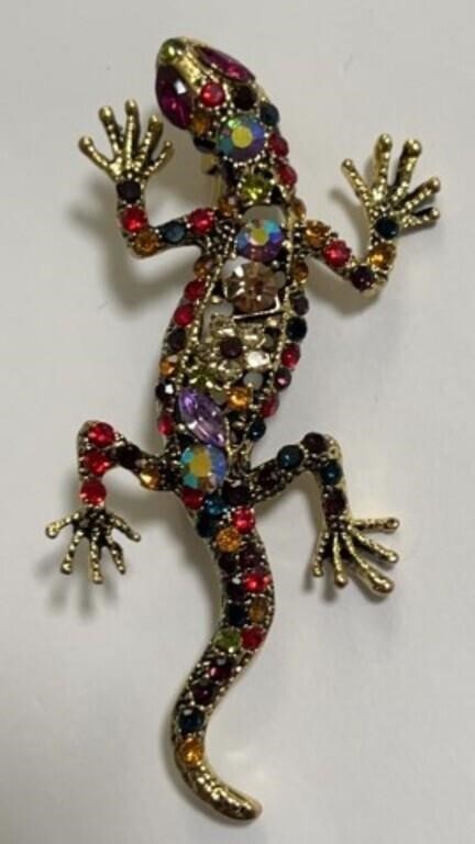 Jeweled gecko brooch so pretty! over 2 inches