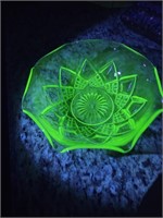 VTG HAZEL ATLAS DIAMOND ARCHES GREEN URANIUM GLASS
