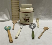 Kitchen Utensils & Utensil Holder