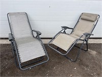 2 folding patio lawn chairs