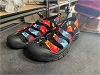 Keen sandals, black/ tie dye, size 10, 1024316