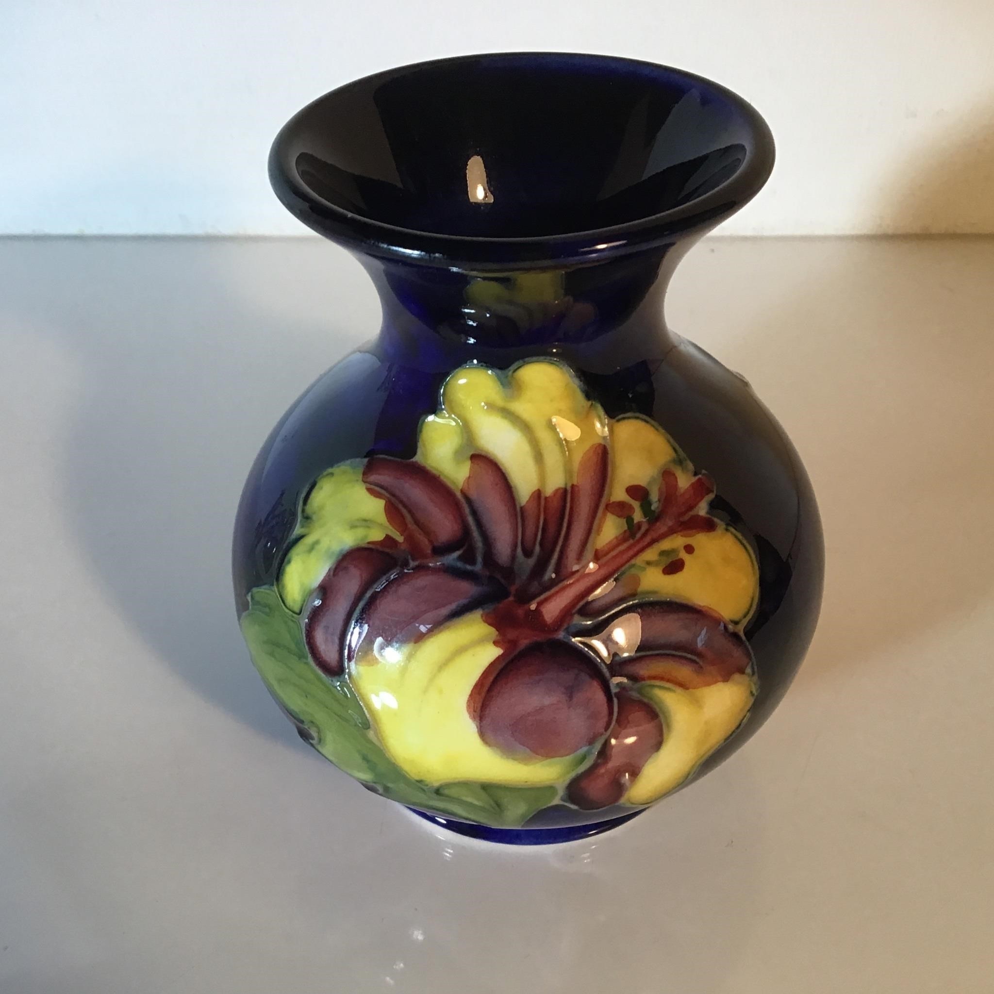 MOORCROFT POTTERY VASE ENGLAND