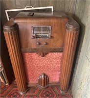 Antique Pacific Radio