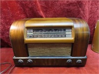 Vintage Philco table top radio tube type.