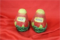 Set of 2 Salt and Pepper Shakers