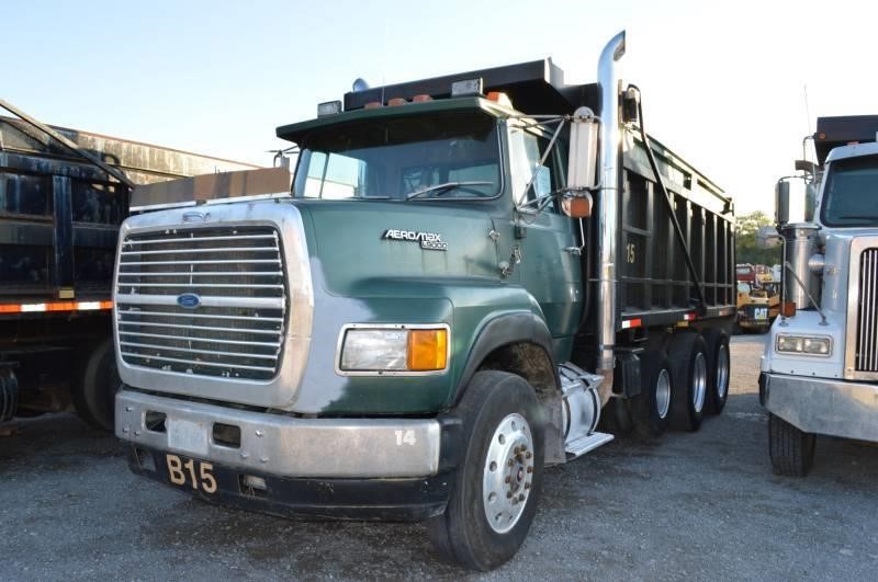 ford l9000 dump trucks