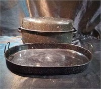 Enameled roaster pan and tray, tray measures 17 x