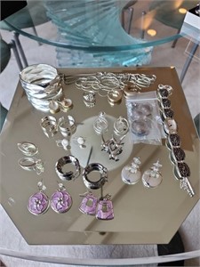 Unsorted jewelry lot from jewelry box. Kitchen