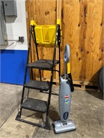 Bissell wet/dry vacuum and ladder
