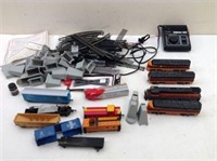 * Mixed Lot of HO Scale Train Cars & Accessories