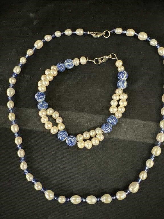 Stunning natural pearl and blue bead bracelet &