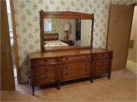 Drexel Dresser with mirror has 9 drawers