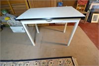 VINTAGE ENAMEL TOP UTILITY TABLE - 40 IN L X 25