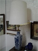 Asian design blue & White lamp
