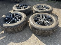Four Michelin tires with rims: 275/55R 20