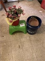 Stepstool, trashcan,
LOWES bucket