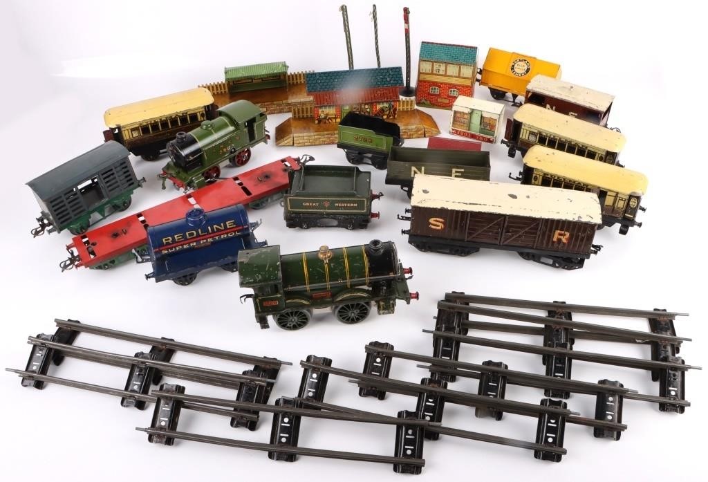 HORNBY 'O' GAUGE CLOCKWORK RAILWAY SET - (29)