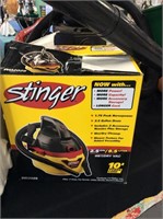 Stinger wet dry vac with extras