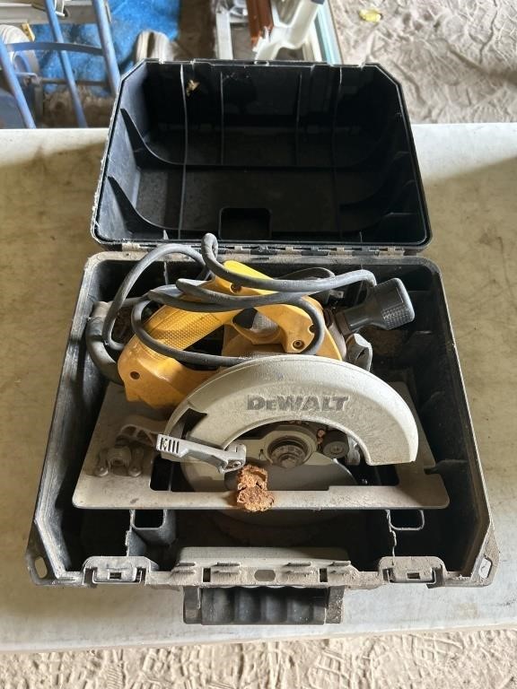 DeWalt circle saw