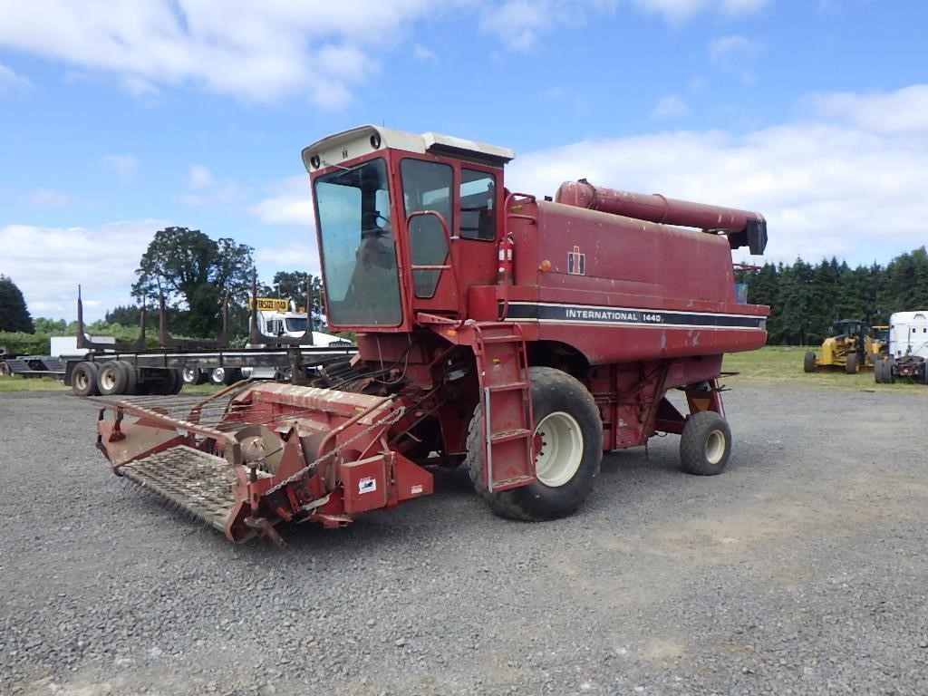 1983 International 1440 Combine