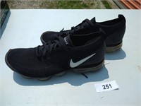 Nike Shoes - Size Approx. 10