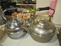 2 VINTAGE METAL TEA KETTLES WITH HANDLES