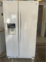 Kenmore Side By Side refrigerator. Cold