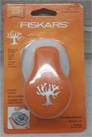 C12) NEW Fiskars Tree Lever Punch 154730-1002