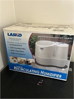 Lasko 9-Gallon Recirculatin Humidifier Model 1128