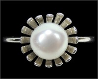 Sterling silver 7.5mm pearl ring, size 7