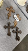 2 metal cross hooks