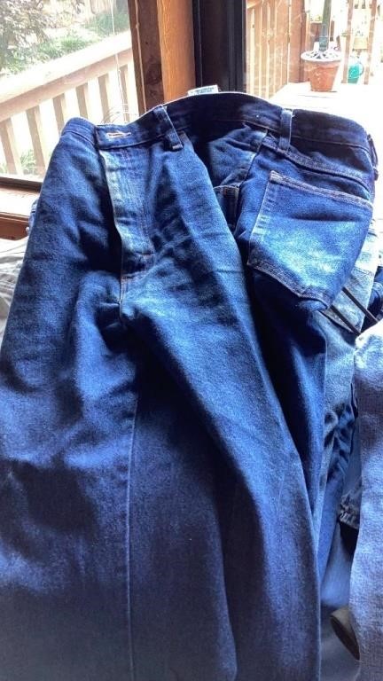 12 or more men’s blue jeans, most or size