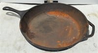 LODGE CAST IRON SKILLET MEASURES 14 INCHES