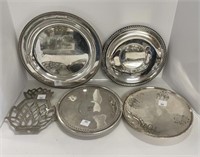 (4) silver plated plates, silver plated trivet