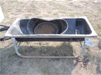 5' Feed Bunk & 2 Rubber Feed Pans