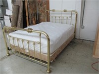 VINTAGE BRASS QUEEN SIZE BED