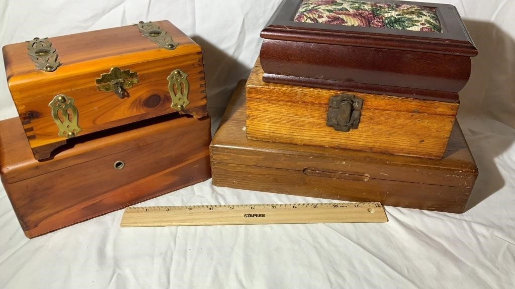 Lane Small Cedar Chest, assorted Wood Jewelry