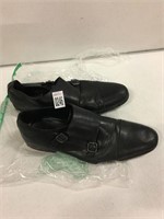 UNLISTED MENS SHOES SZ 12 (USED)