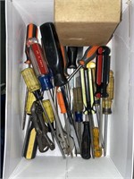 LOT OF SCREWDRIVERS AND MORE