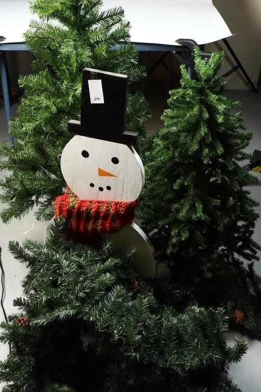 Two Christmas Trees, Garland, wooden snowman