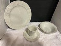 8 piece porcelain fine, China