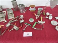 Dish pan, Vintage kitchen utensils, meat grinders