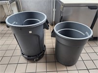 20 GALLON TRASH CANS - 1 WITH DOLLY