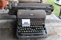 EARLY ROYAL TYPEWRITER