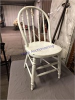 WHITE WOOD CHAIR W/ SPINDLE BACK
