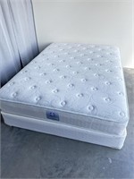 Queen size Sealy Posturepedic plush mattress and