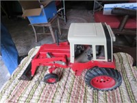 INTERNATIONAL 1586 CAB TRACTOR WITH LOADER